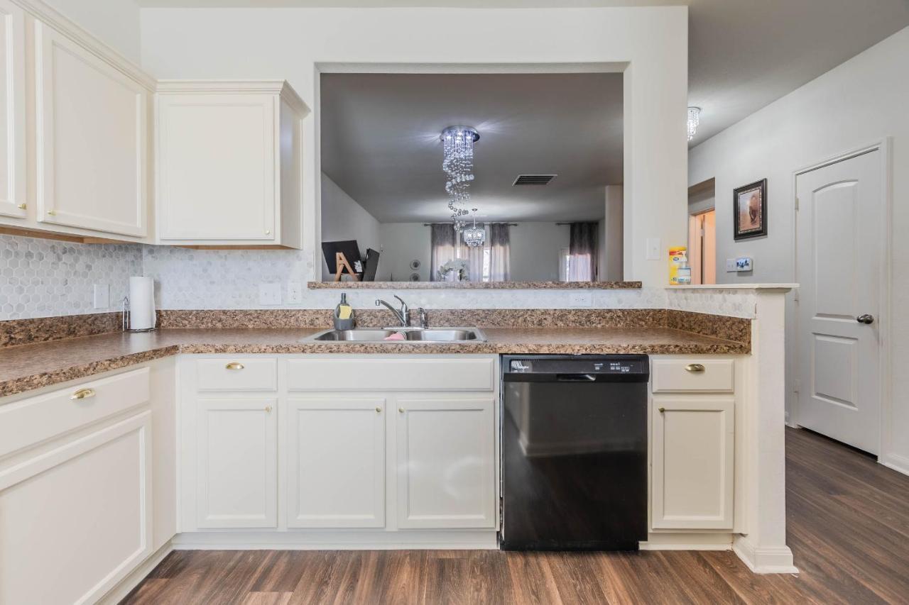 Luxury 5Br Dallas Retreat With Business Amenities - Perfect For Business Travelers, Families & Groups Екстер'єр фото