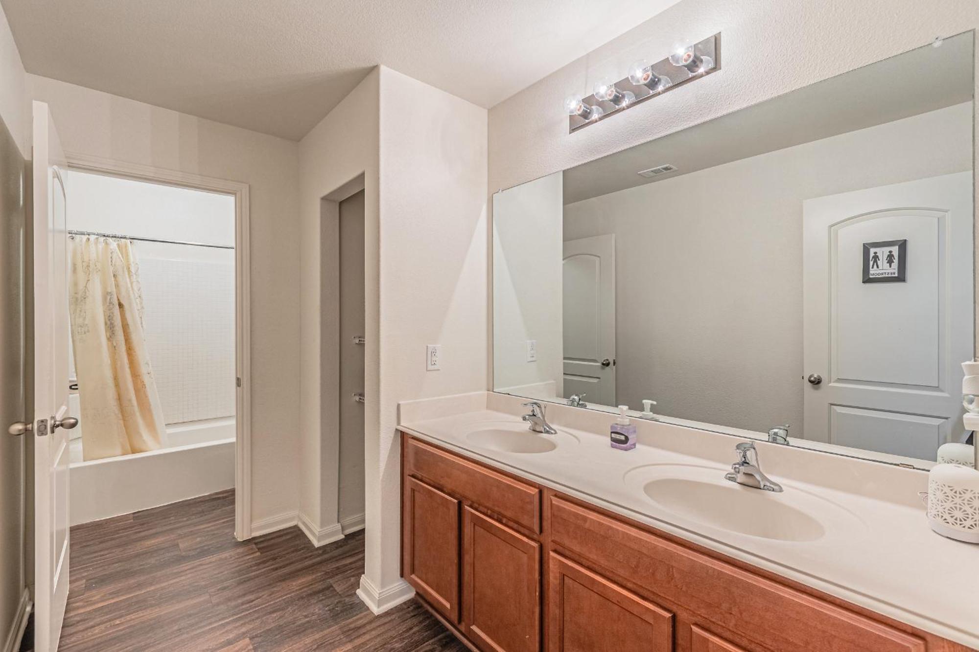 Luxury 5Br Dallas Retreat With Business Amenities - Perfect For Business Travelers, Families & Groups Екстер'єр фото